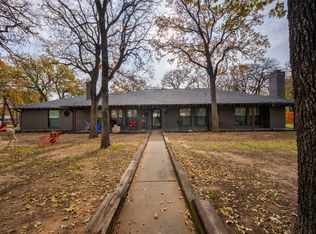 1908 Thousand Oaks Dr, Burleson, TX 76028