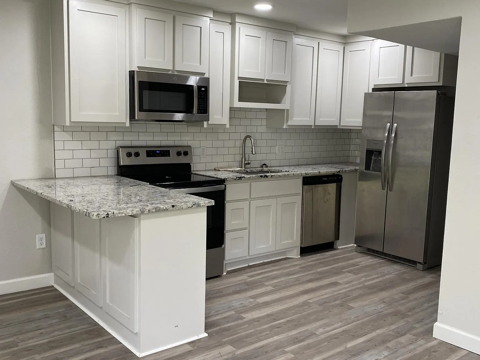 2 bed, 925 sqft, $836 — Photo 1
