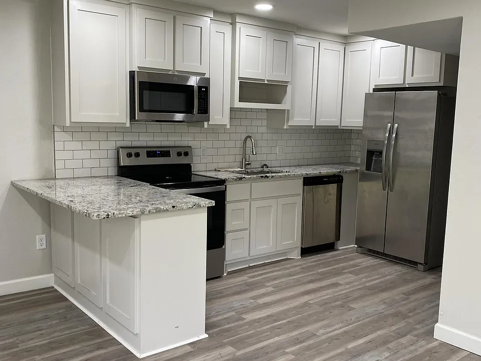 92 Lawrence Landing Rd #4