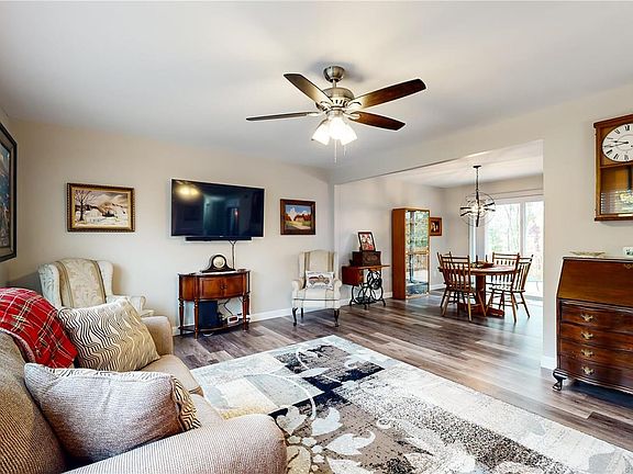 4th image of 785 Bear Mountain Dr