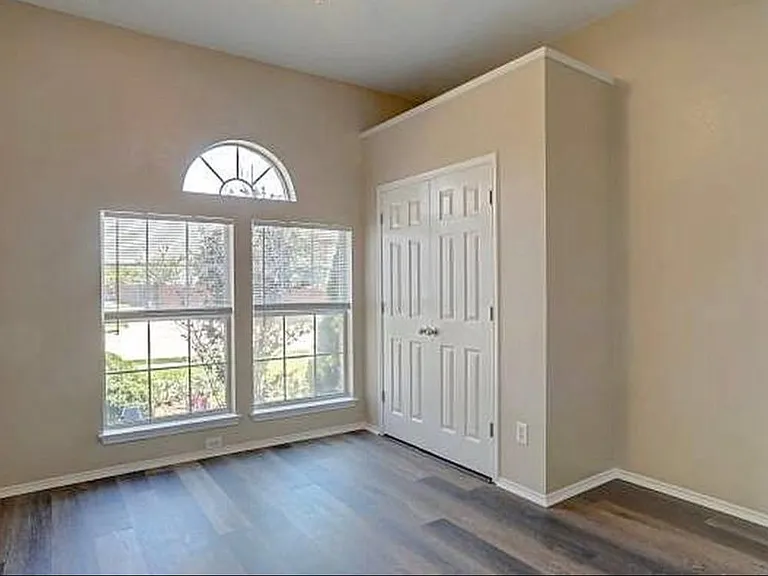 233 Dartmouth Dr — Photo 3