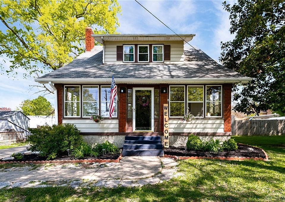 1st image of 3609 Grand Ave