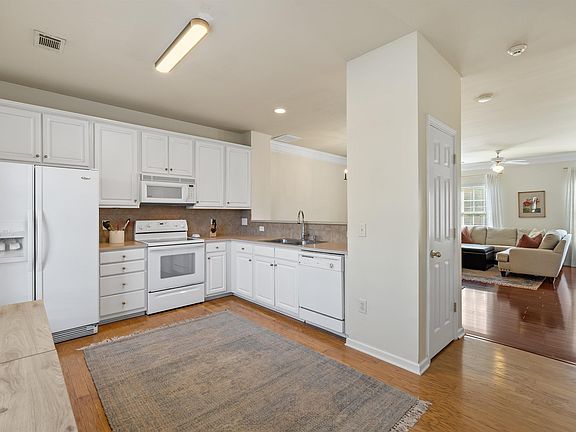 5th image of 620 Montreux Dr Unit 14D
