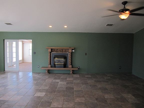 2nd image of 835 Comanche St