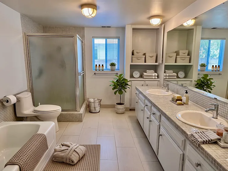 16641 Park Lane Cir — Photo 25
