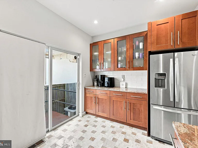 2719 Cambridge St — Photo 19
