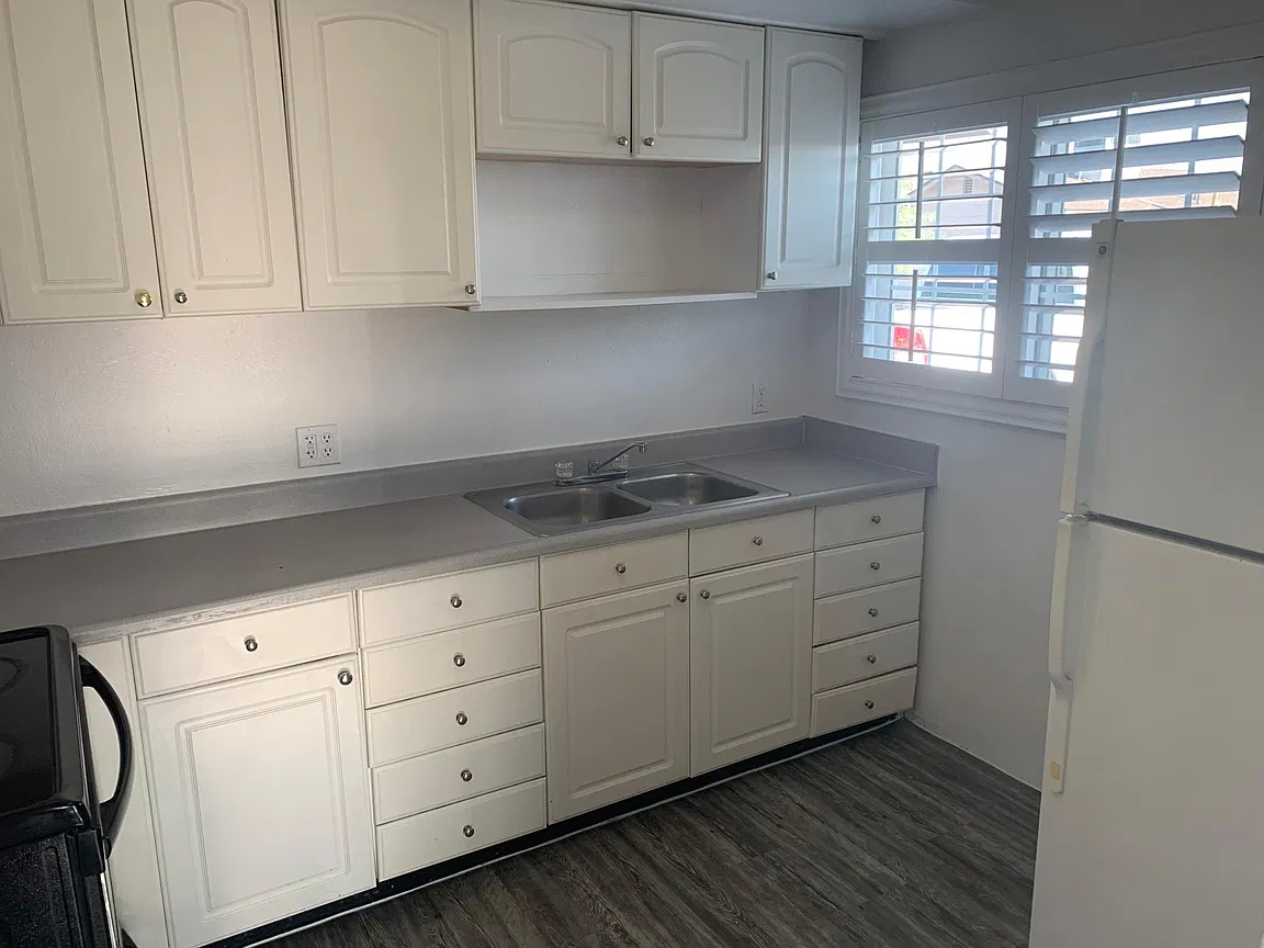 Apartment kitchen — apartment 16 at Foothills Villas.