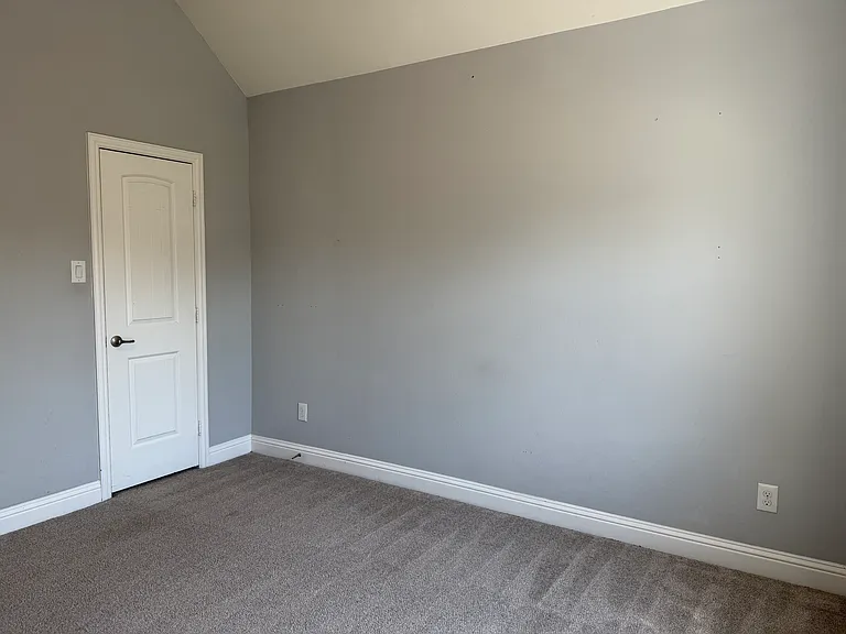 2417 Kingsgate Dr — Photo 33