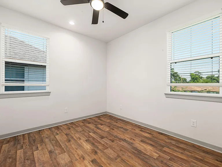 725 N Emile St — Photo 25