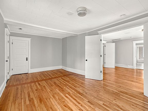 4th image of 1539 Washington St NE
