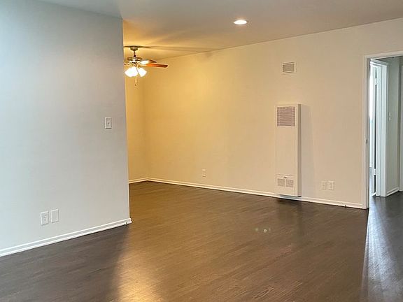 3rd image of 312 S Doheny Dr APT 3