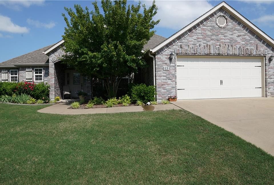 1st image of 820 Sienna Dr