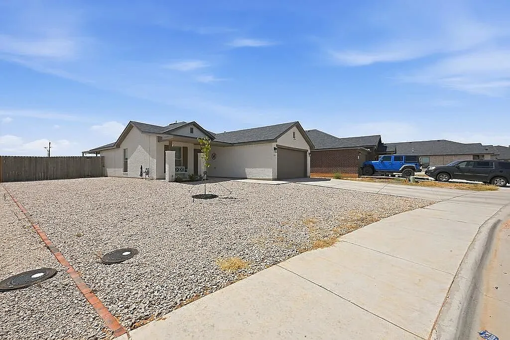 Brand new 3 bd/2 bth home in quiet neighborhood! Turf backyard with plants! All appliances! 10 mi... — Photo 2