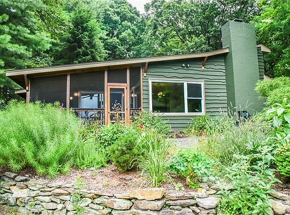 2nd image of 135 Rugby Hollow Dr