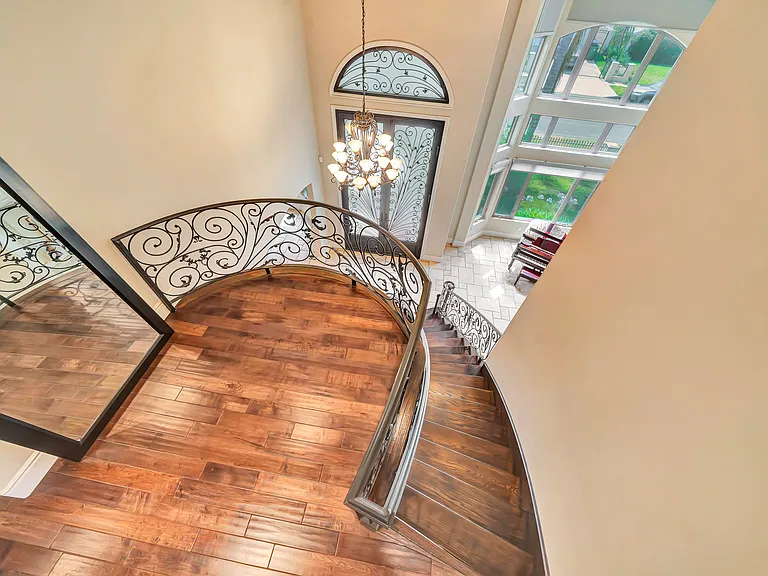 4820 Valjean Ave — Photo 83