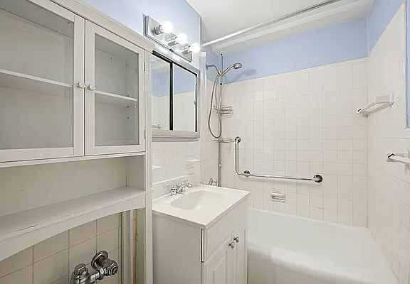 5th image of 200 E 36th St APT 8C