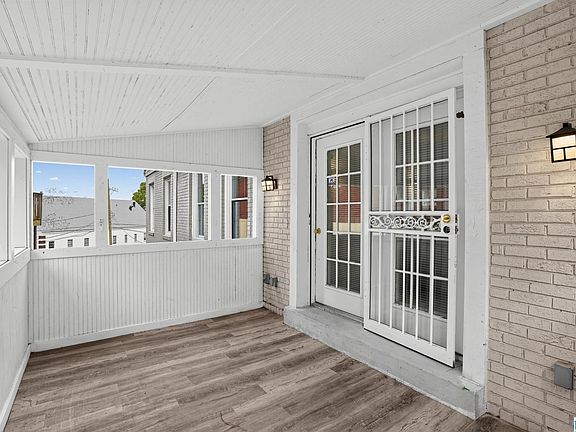 5th image of 2620 20th St W