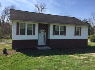 688 Cora Rd, Cookeville, TN 38501