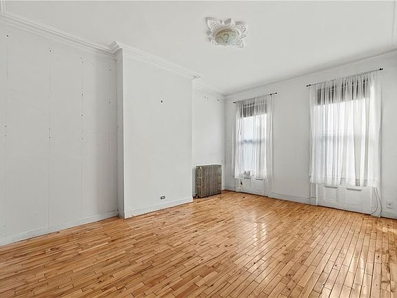 2nd image of 415 17th St #A