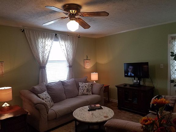 3rd image of 616 Algonquin Dr