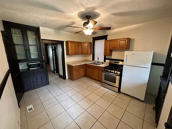 5th image of 2350 Lawrence St Floor 1
