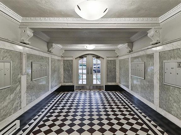 3rd image of 5636 Waterman Blvd APT 26