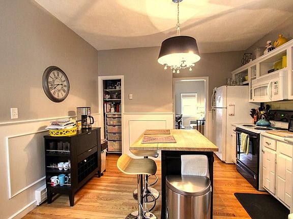 3rd image of 370 Bunker Hill St APT 3