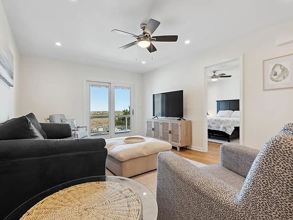 4th image of 608 Carolina Beach Ave N APT 1B