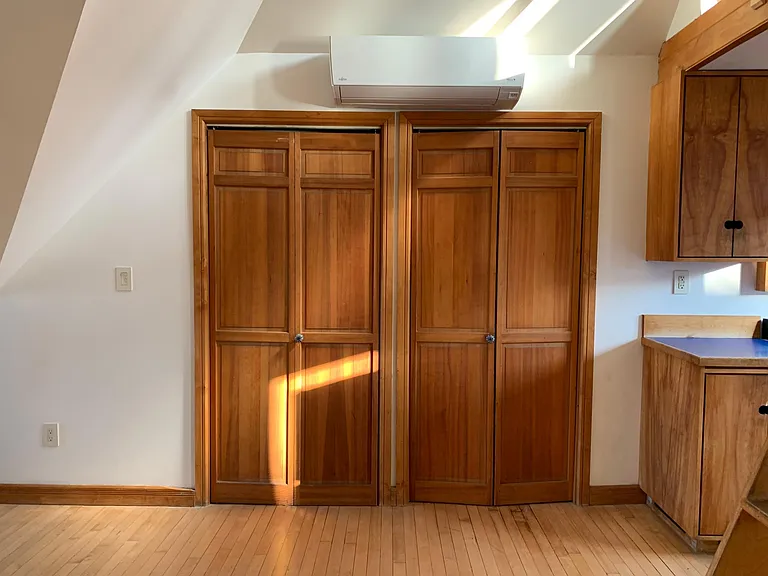 692 N Wall St #B — Photo 11