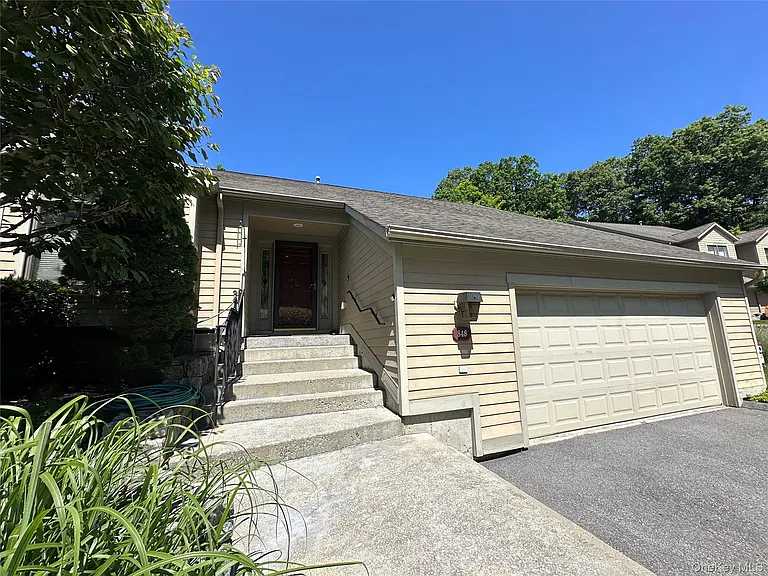 848 Heritage Hls — Photo 2