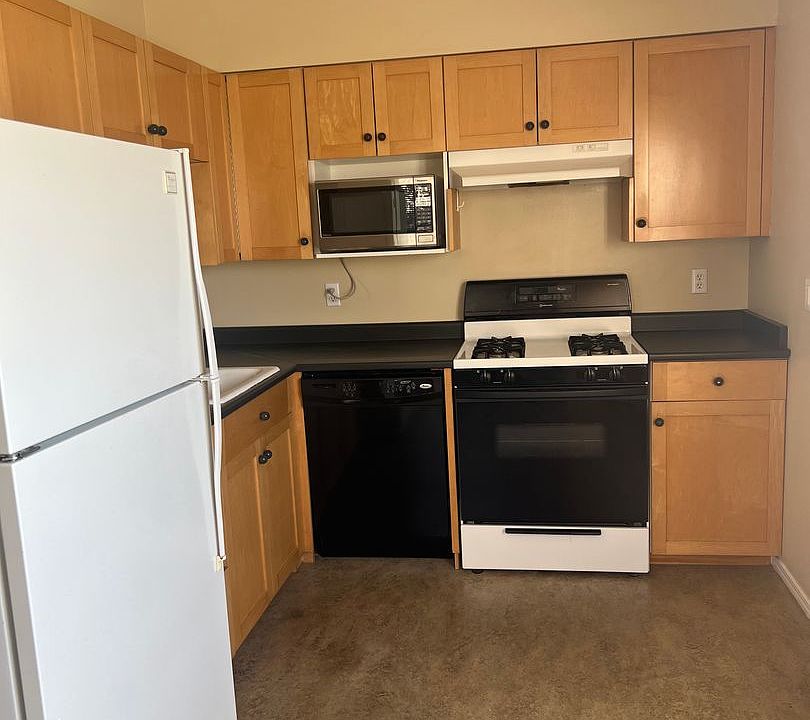 1st image of 4008 Byron Ave #202