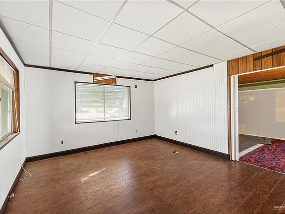 5th image of 913 Shufford St