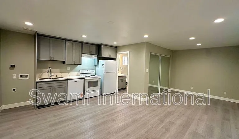 7102 1/2 S Figueroa St — Photo 7