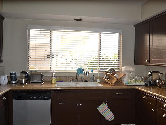 4th image of 1744 Redesdale Ave