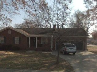 302 E 2nd St, Siler City, NC 27344