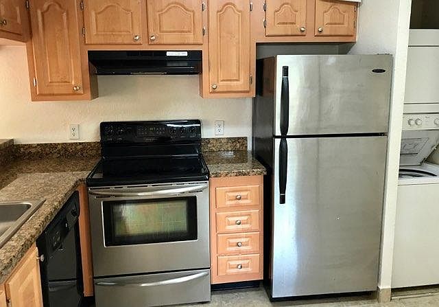 1st image of 1422 The Pointe Dr