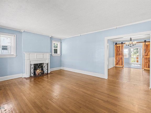 4th image of 1068 Prospect Ave