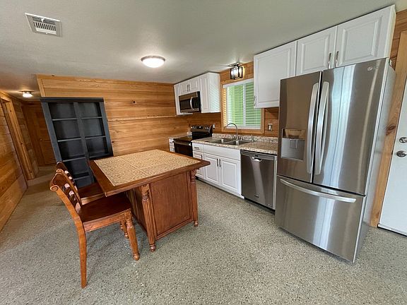 3rd image of 305 Tarpon St