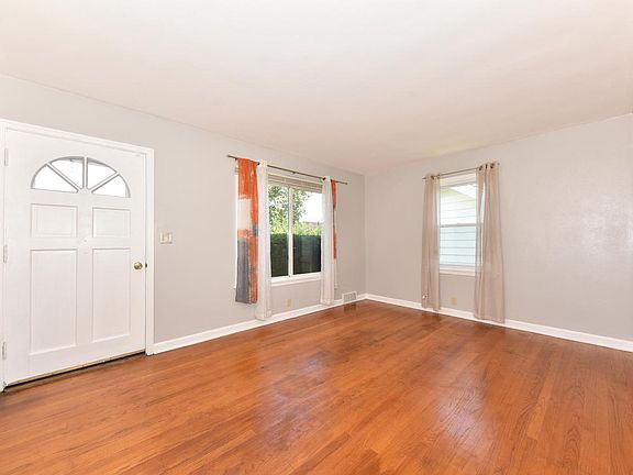4th image of 9007 W Greenfield AVENUE