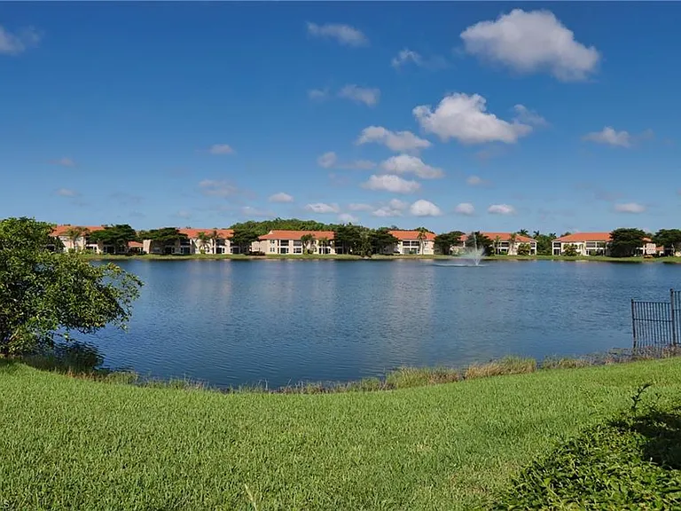 6544 Huntington Lakes Cir #9-204 — Photo 1