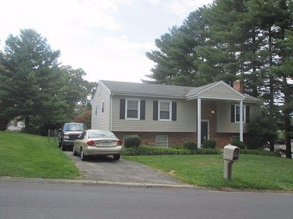 3rd image of 718 Finney Dr