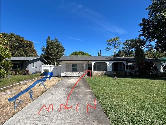 Separate entrance for the main home where my husband and I reside, and the Efficiency apartment that we are renting.