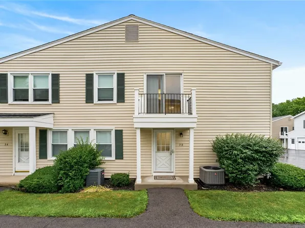 28 Arrowhead Way S, Fairport, NY 14450