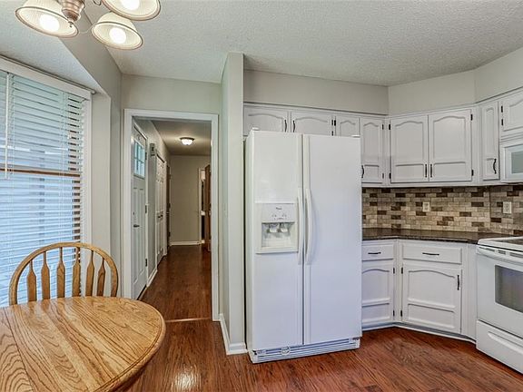 3rd image of 1417 Andrea Dr