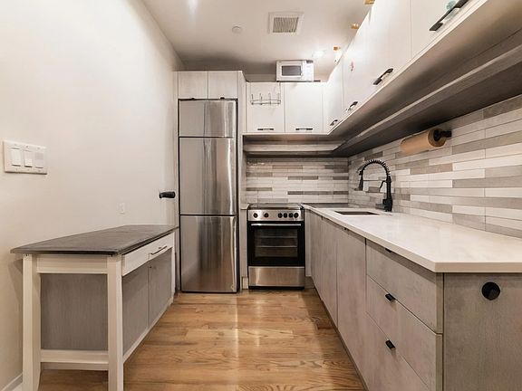 2nd image of 806 Saint Johns Pl APT 3C