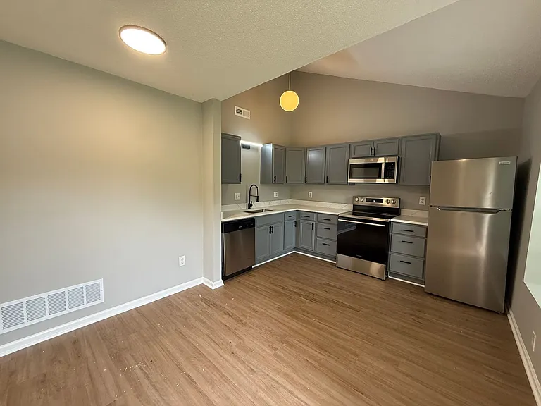 608 N Jackson St — Photo 3