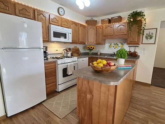 3rd image of 1652 Exchange St Unit 45