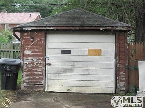 4-Garage.JPG