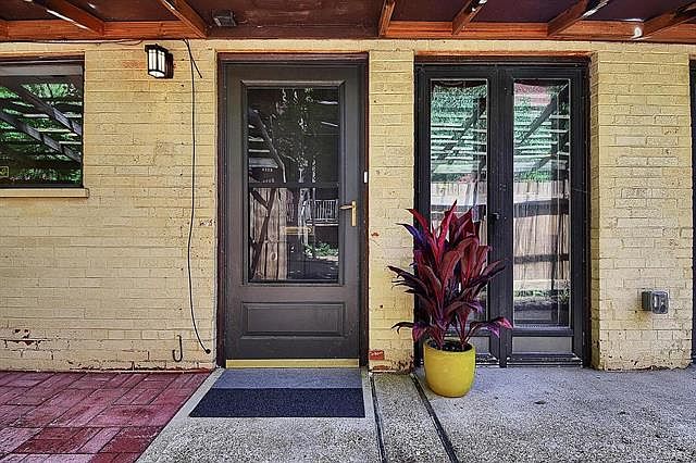 1st image of 4489 Laclede Ave APT C
