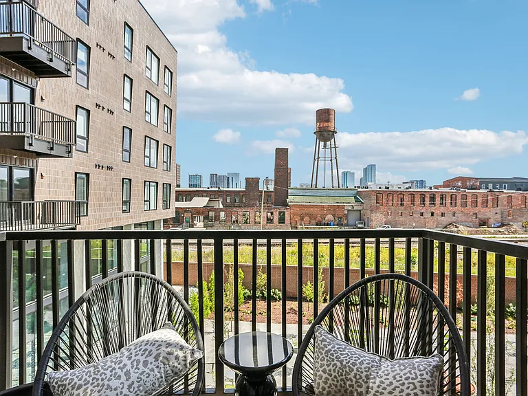 The Chartwell at Marathon Village — Photo 15